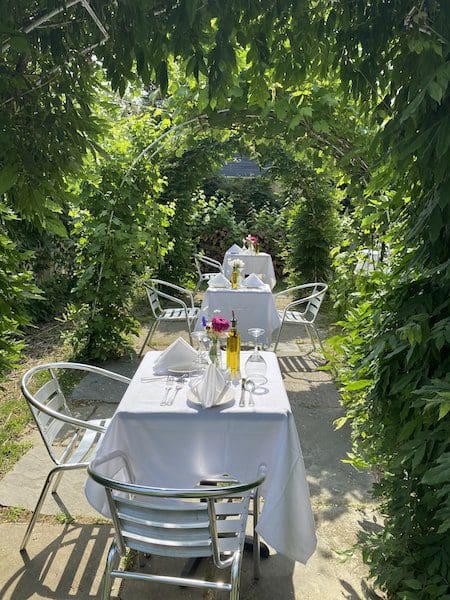 il giardino garden patio north fork aquebogue outdoor dining - East End Taste Magazine