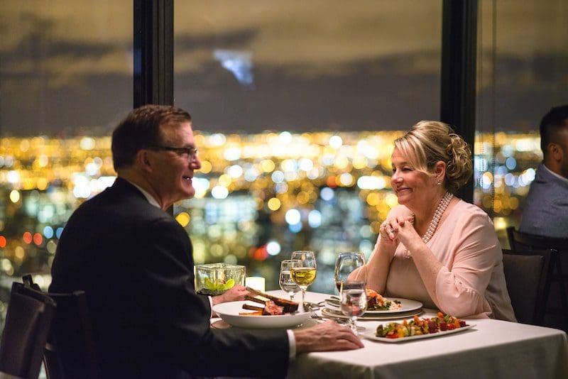 couple dining at table chicago skyscraper