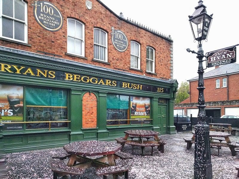 ryan's beggars bush ireland traditional pub