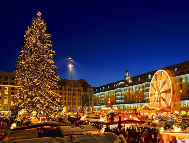 Dresden Weihnachtsmarkt christmas tree nighttime