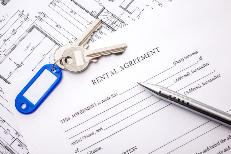 rental agreement contract with keys