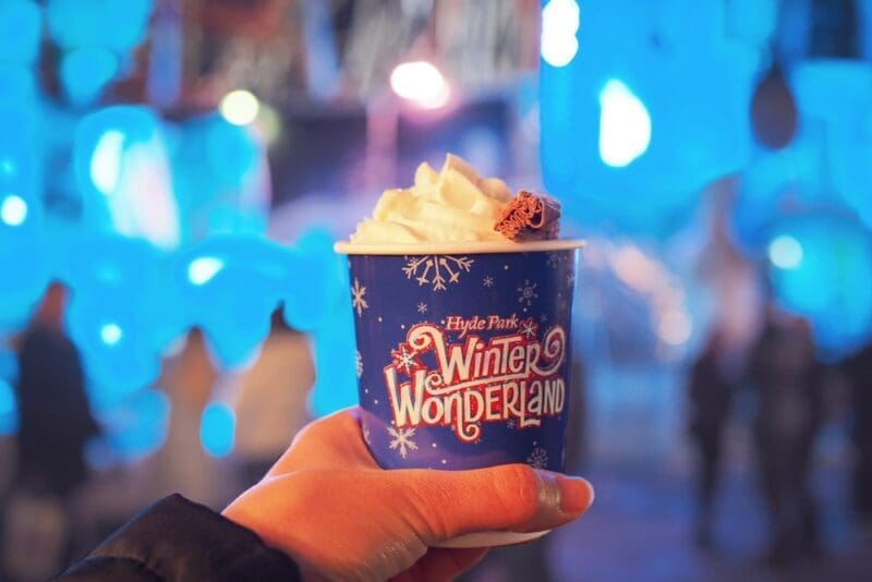 hyde park winter wonderland hot chocolate at night