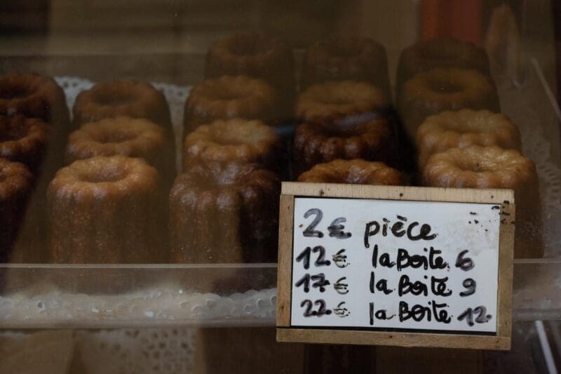 caneles in bordeaux france 2 euros