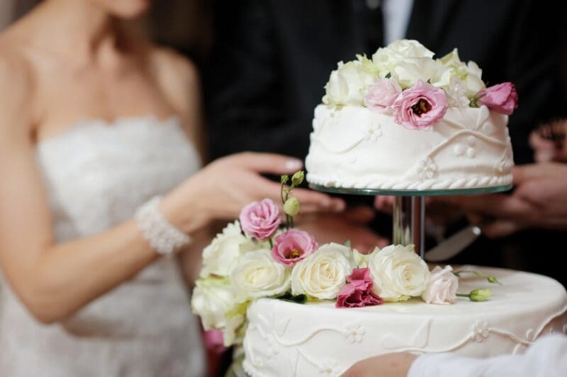 beautiful wedding cake flowers
