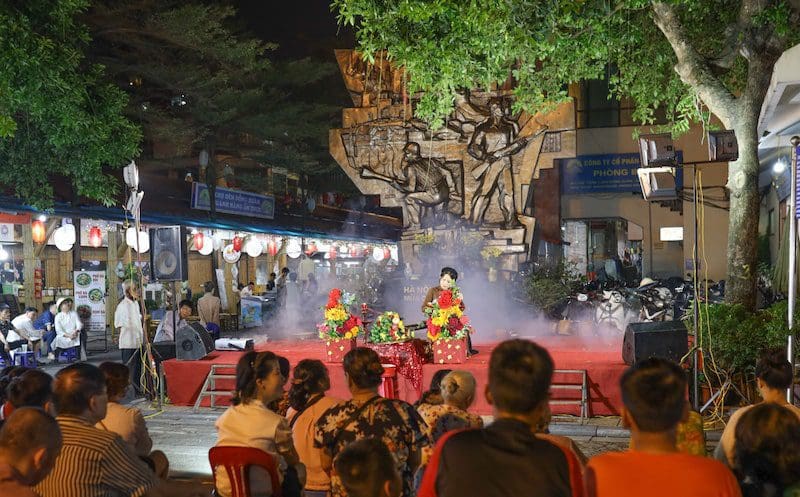 Hanoi street performance