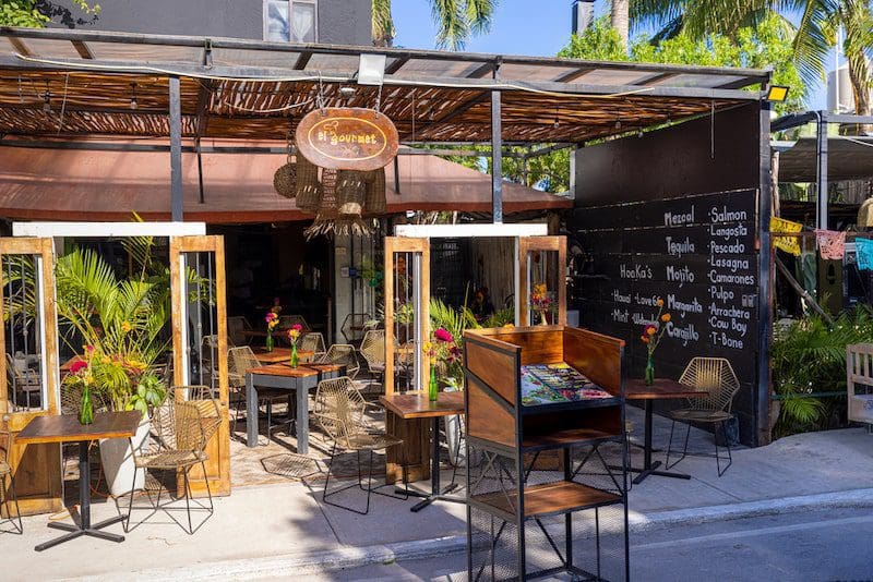 Tulum cafes in restaurants serving national Mexican cuisine