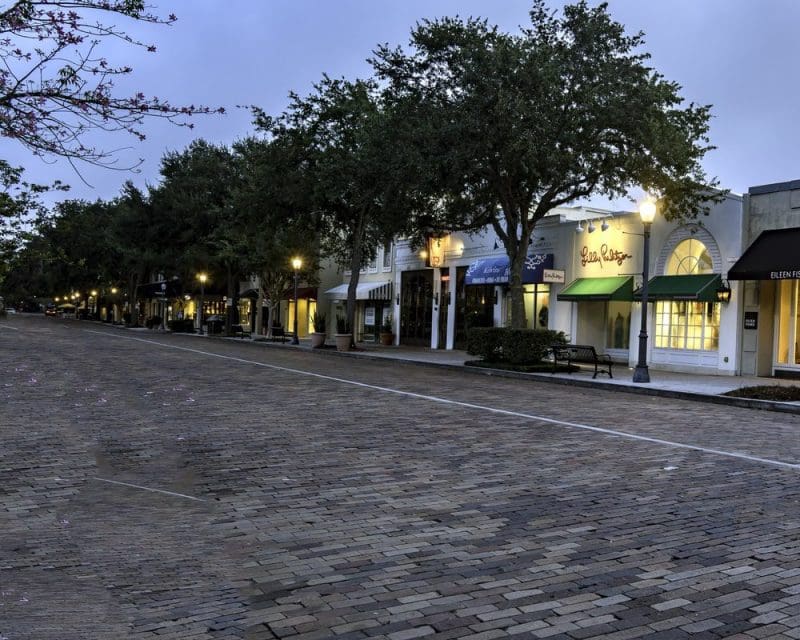 Tree-lined streets to shop down in Winter Park, Florida