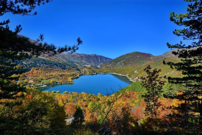 Lake Lago di Scanno in L'Aquila, Abruzzo, Italy