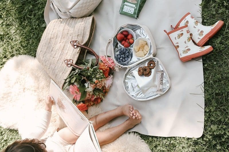 Monaco Snack Bag from Luli Bebé picnic lifestyle image