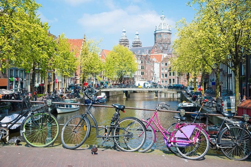 Amsterdam-canals-and-bikes-min